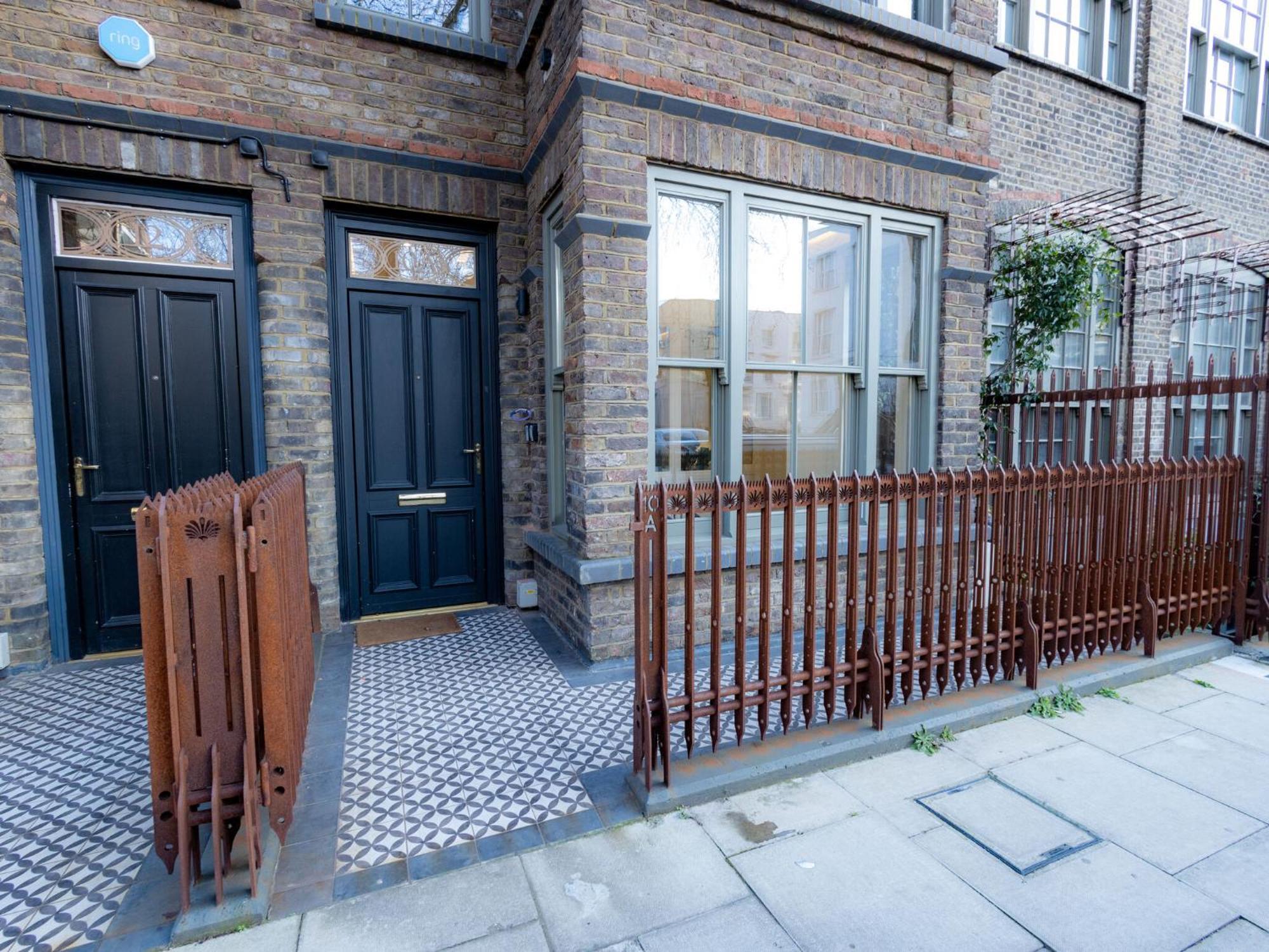 Modern Deluxe Five Bedroom House Near Chalk Farm Station By Belvilla Лондон Экстерьер фото