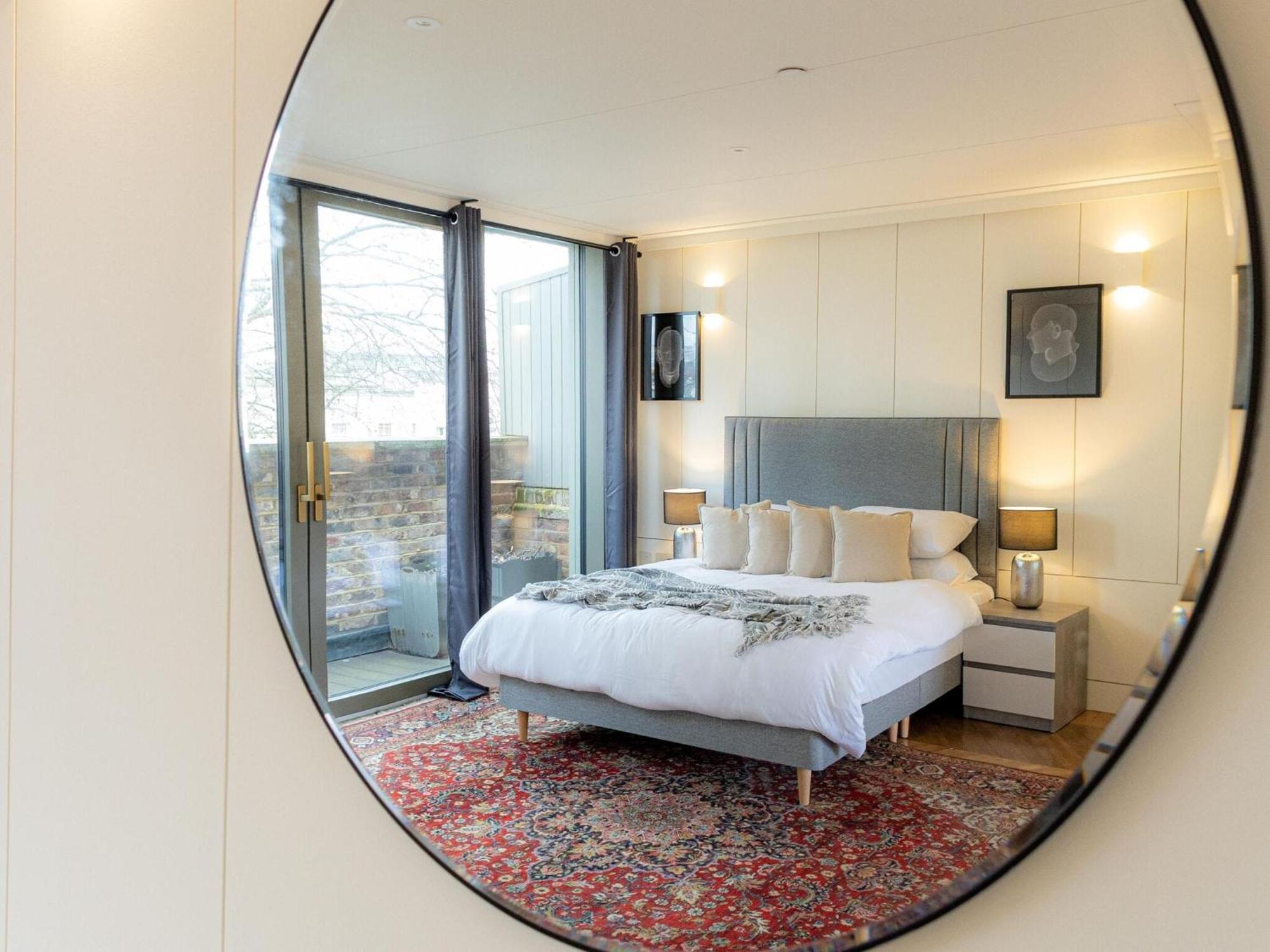 Modern Deluxe Five Bedroom House Near Chalk Farm Station By Belvilla Лондон Экстерьер фото